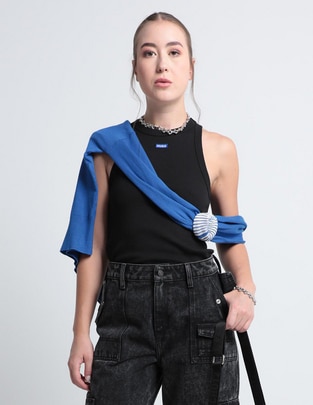 Top cuello alto tirante espalda en t