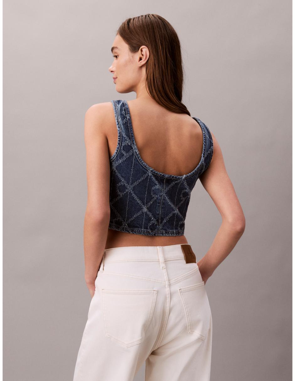 Top cuello redondo escote regular 5