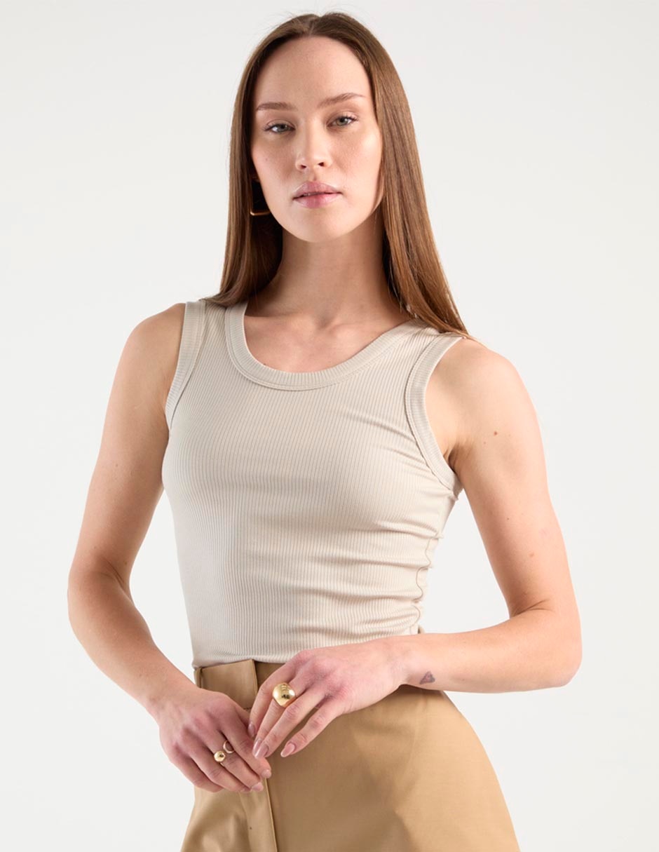 Top cuello redondo escote regular
