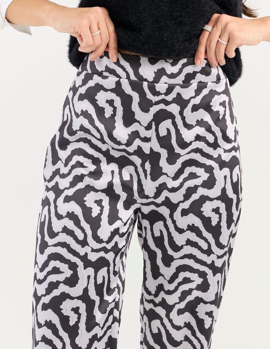 Pantalón amplio para mujer 4