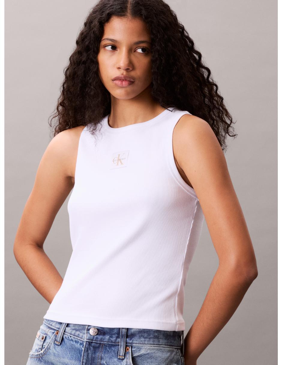 Top cuello redondo escote regular 4