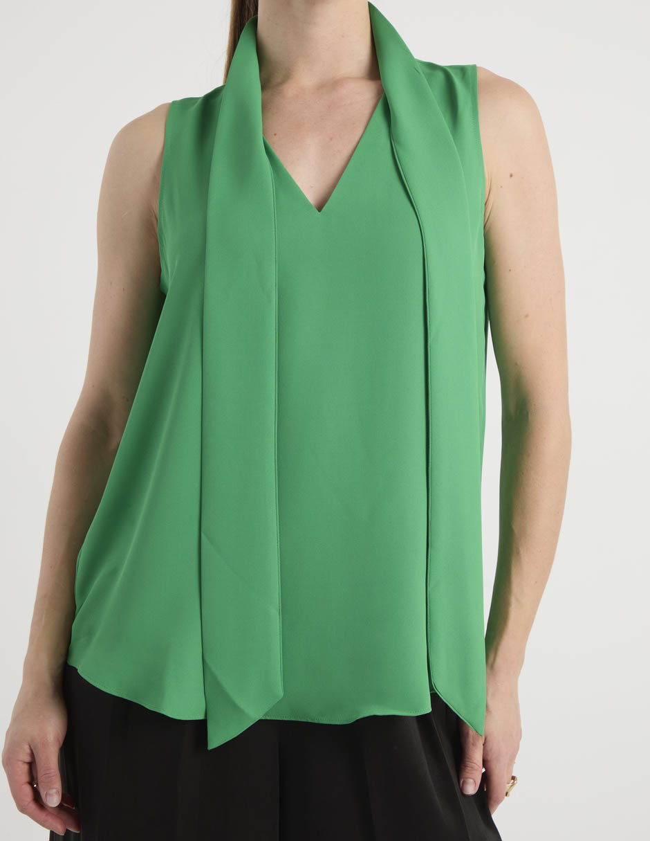 Top cuello con amarre 13