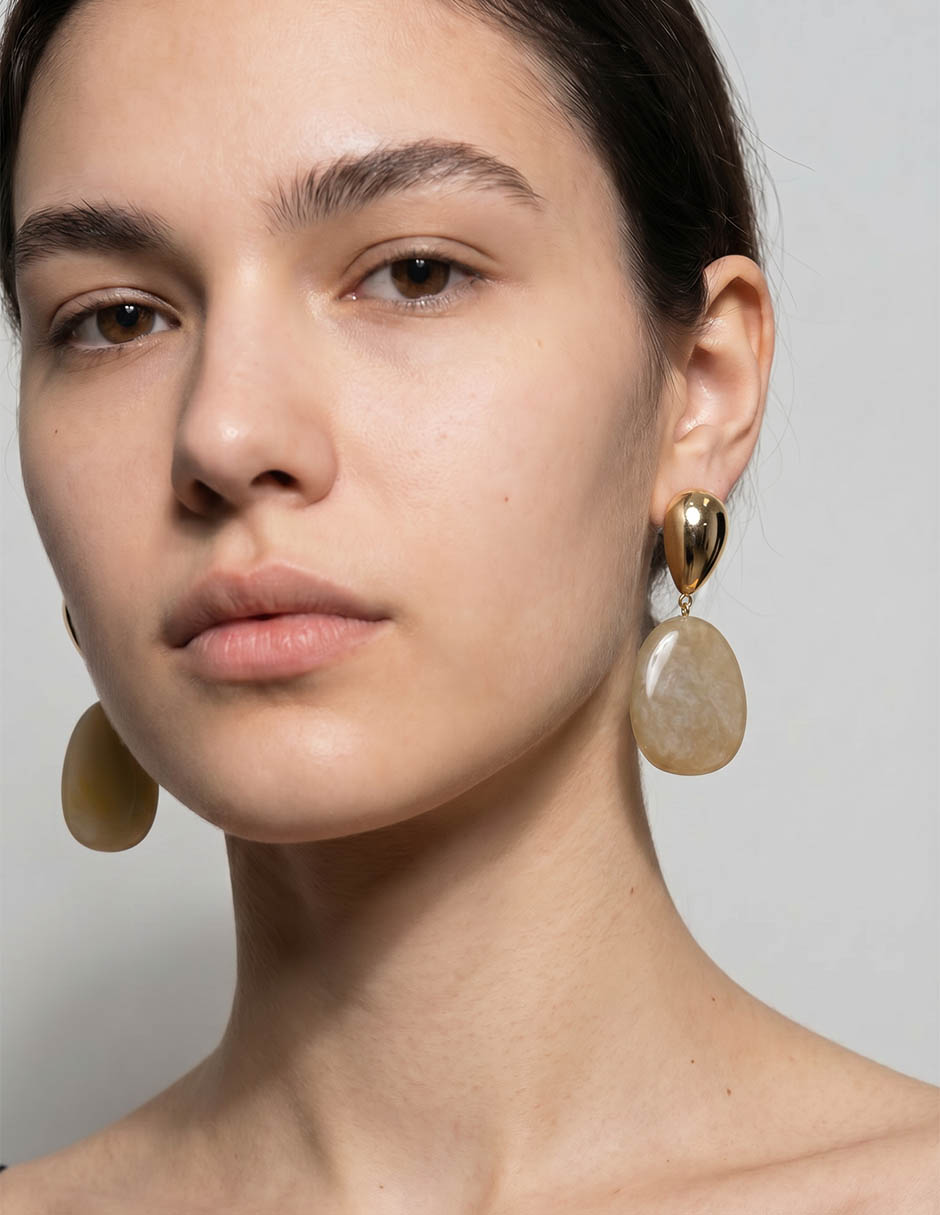 Aretes de ovalo con acabado brillante 4