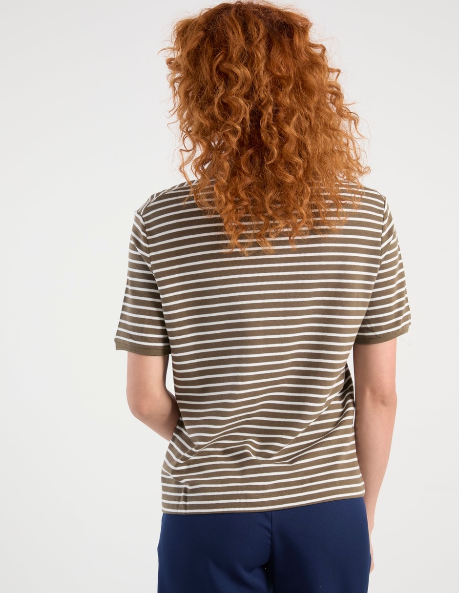 Playera tipo polo para mujer 14