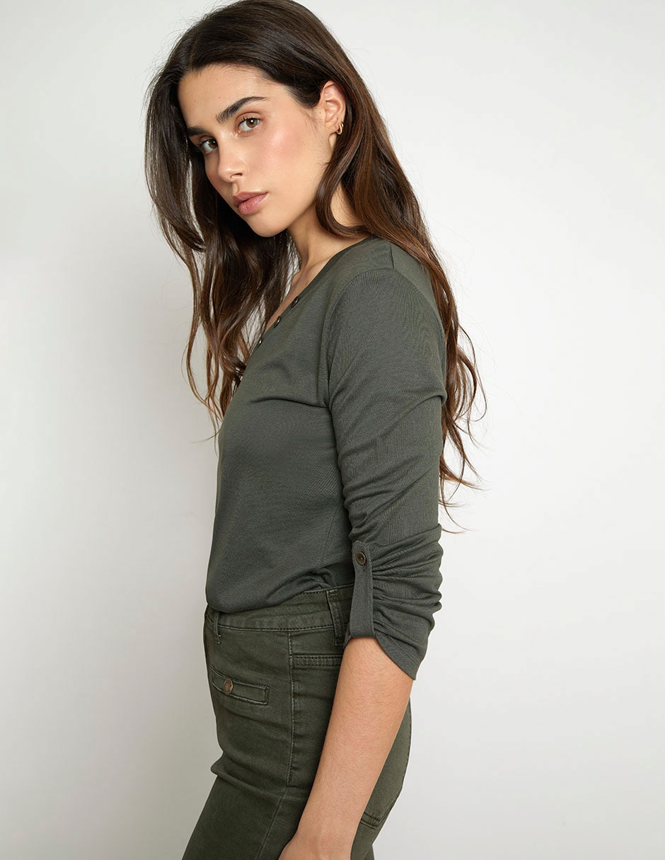 Playera manga larga cuello v para mujer 4