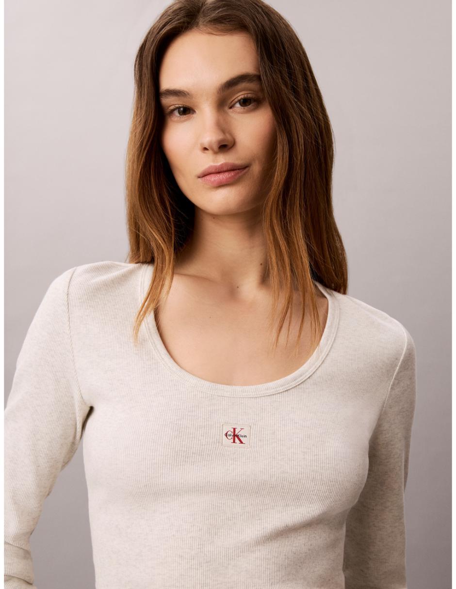 Playera manga larga cuello redondo para mujer 4