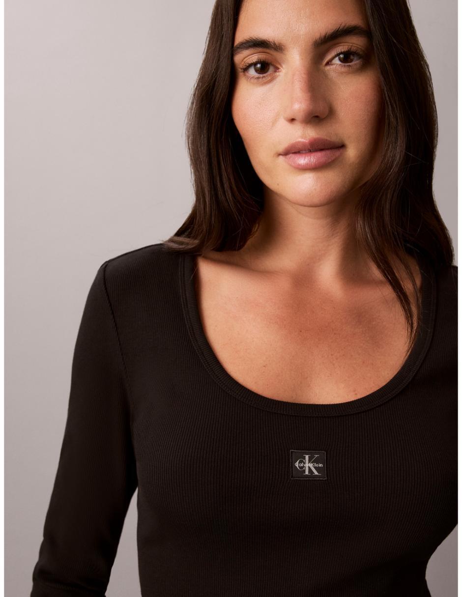 Playera manga larga cuello redondo para mujer 3