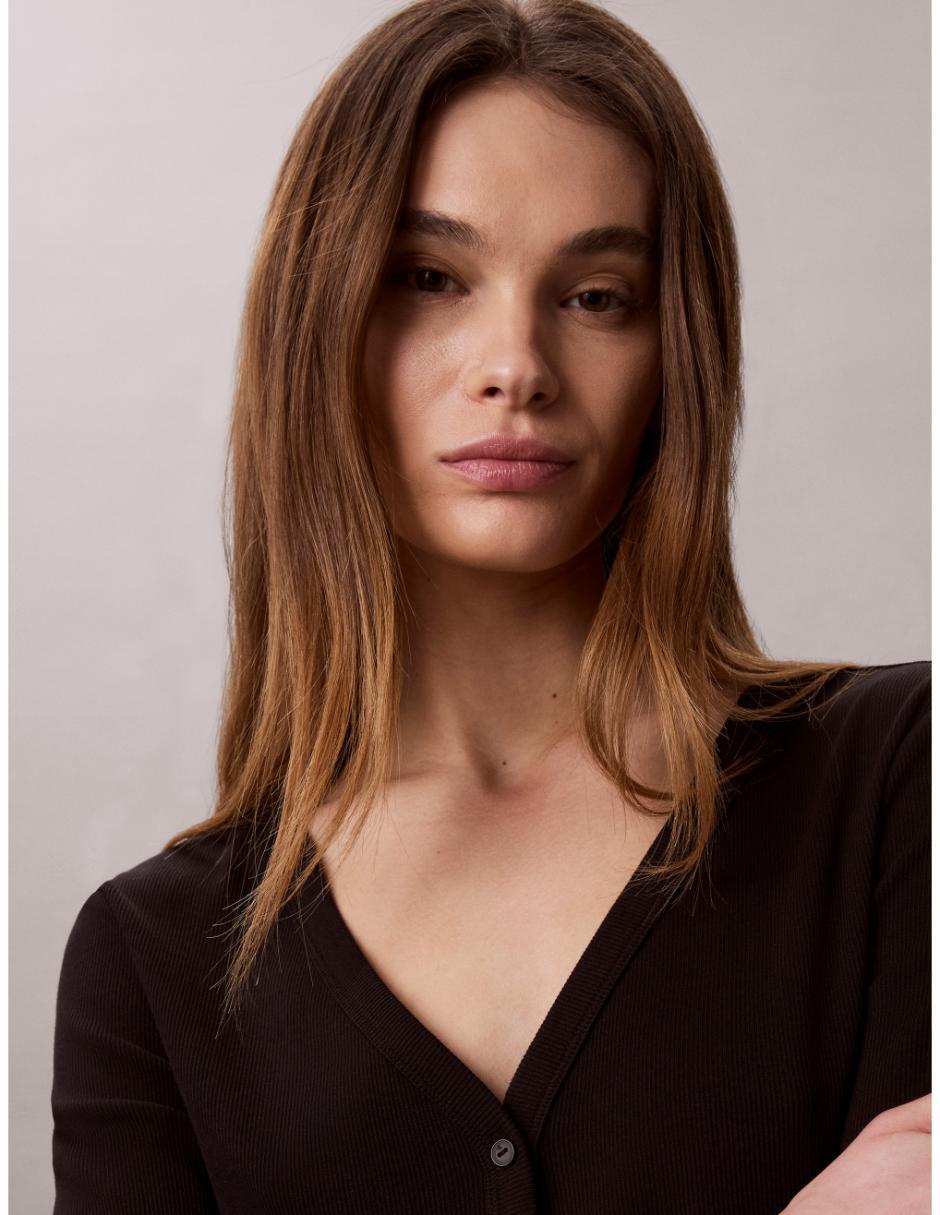 Suéter CK cuello V para mujer