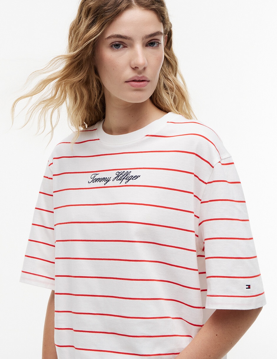 Playera manga corta Classic Script cuello redondo para mujer 3