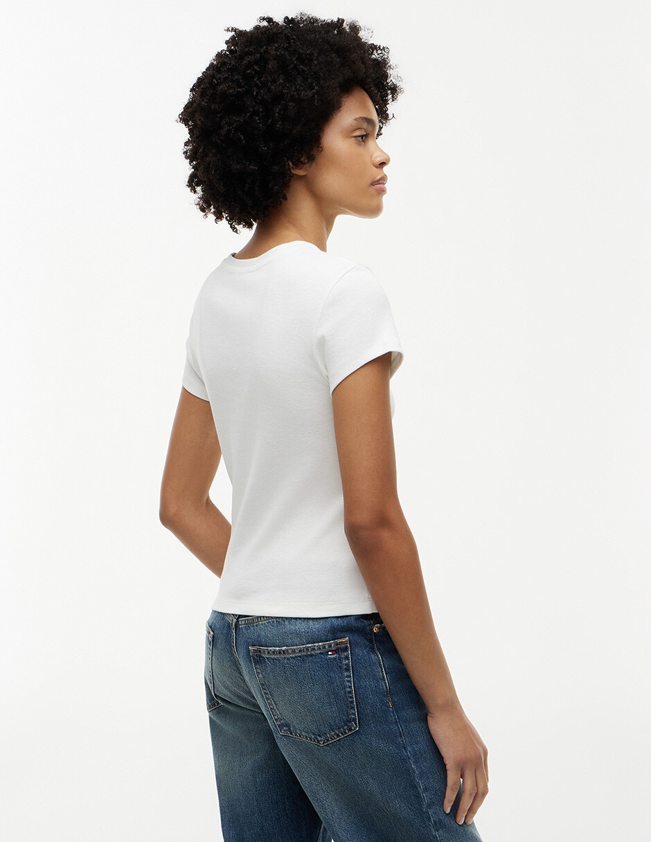 Playera manga corta Garment Dye cuello redondo para mujer 4
