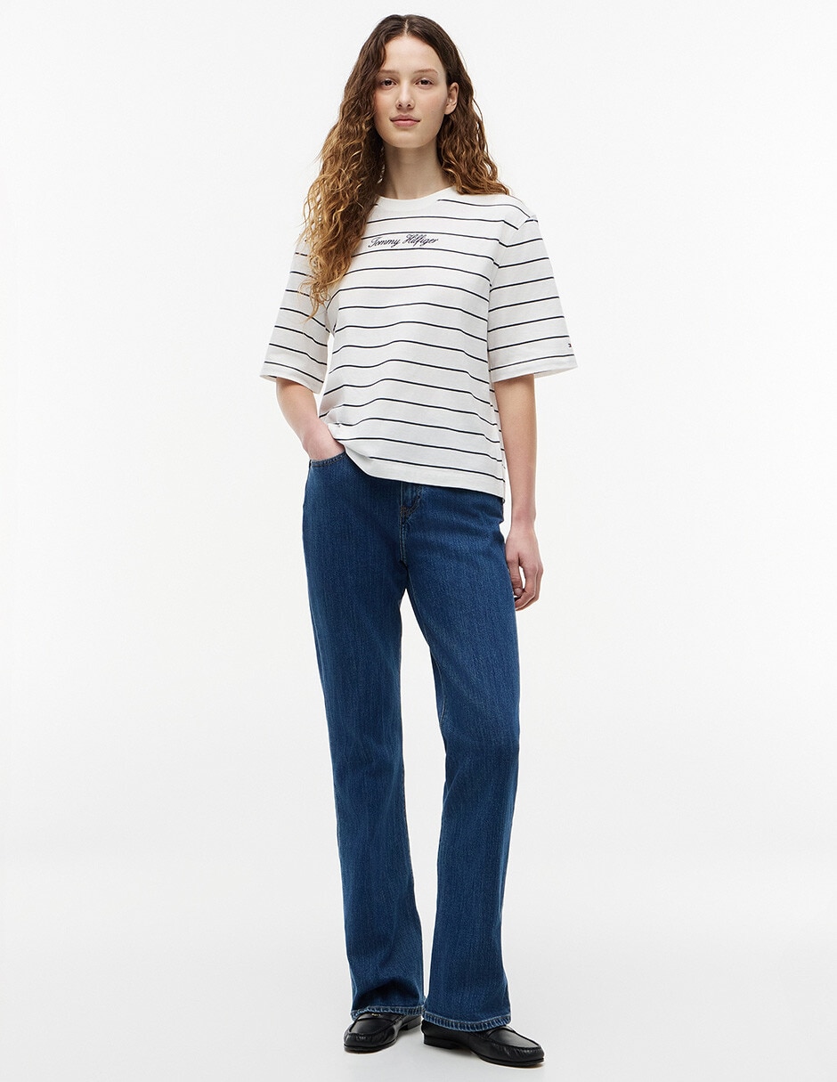 Playera manga corta Classic Script cuello redondo para mujer 4