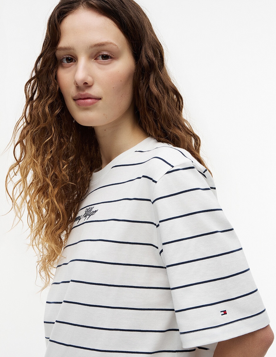 Playera manga corta Classic Script cuello redondo para mujer 3