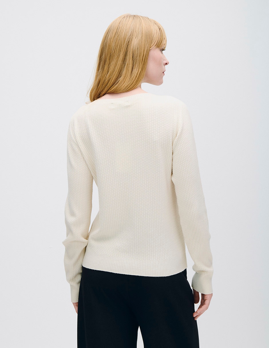 Suéter cuello ojal para mujer 3