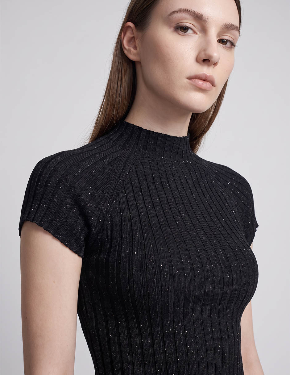 Playera manga corta cuello simulado para mujer 4