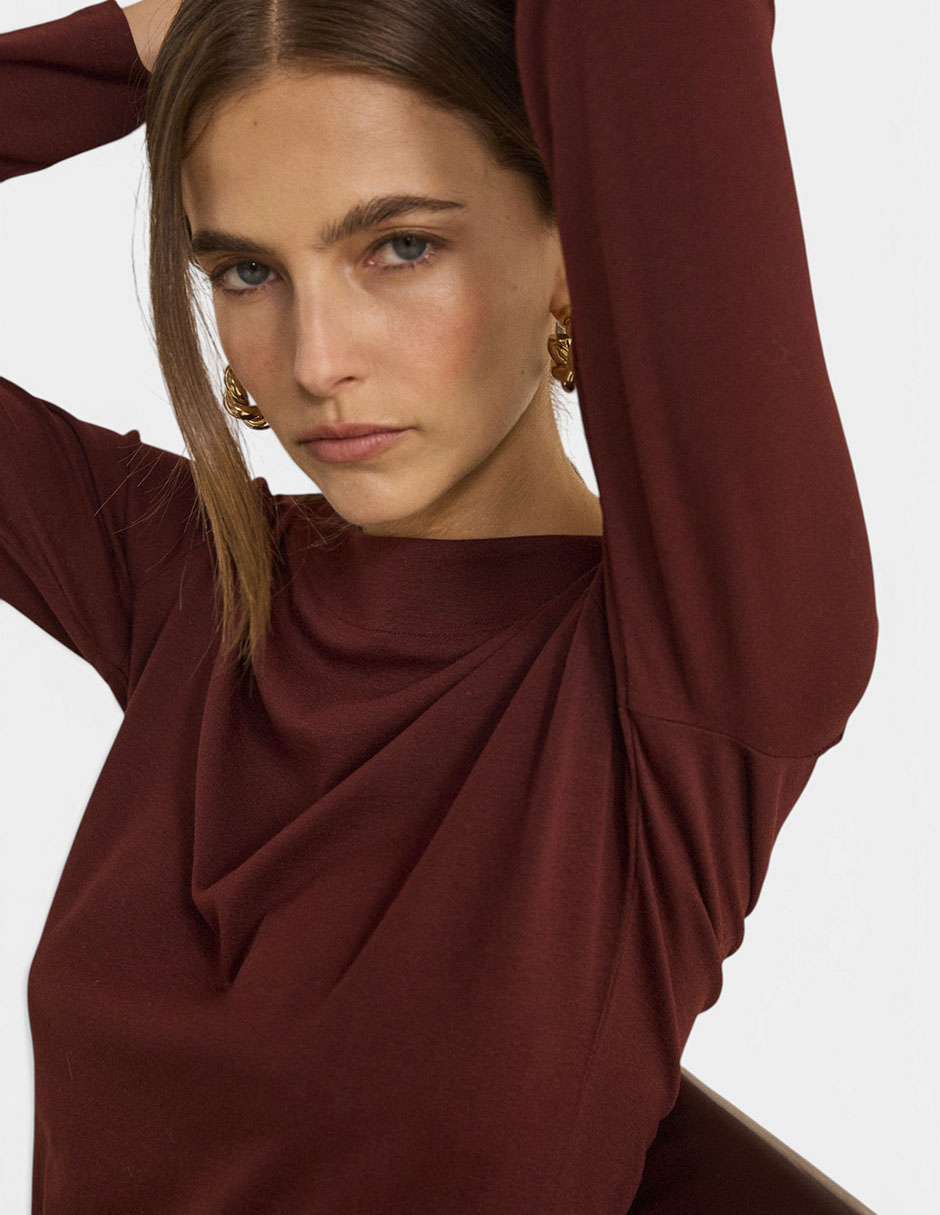 Playera manga larga cuello ojal para mujer 2