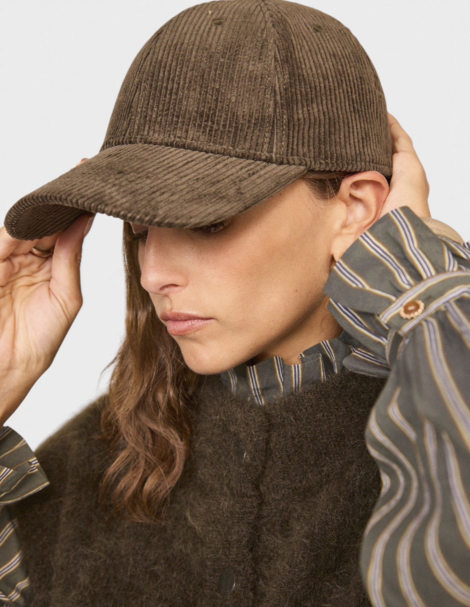 Gorra visera curva velcro para mujer 3