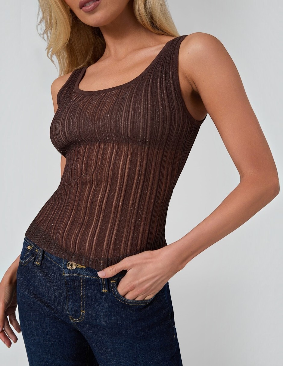 Top cuello redondo tirante clásico